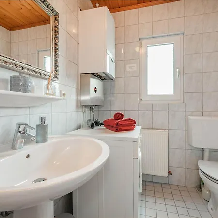 Luetow Ferienhaus An Der Suedspitze Gnitz بيت للعطل Lutow